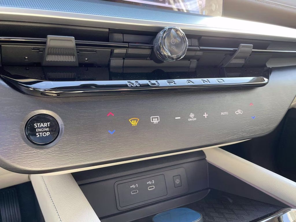 2026 Everest White Pearl/Black Nissan Murano Platinum AWD SUV