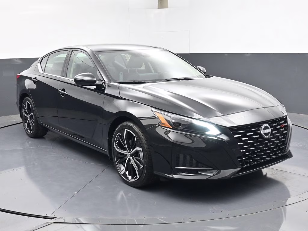 2026 Super Black Clearcoat Nissan Altima 2.5 SR FWD Sedan