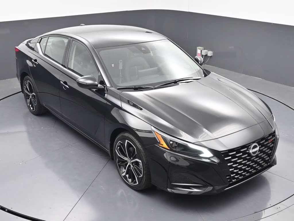 2026 Super Black Clearcoat Nissan Altima 2.5 SR FWD Sedan
