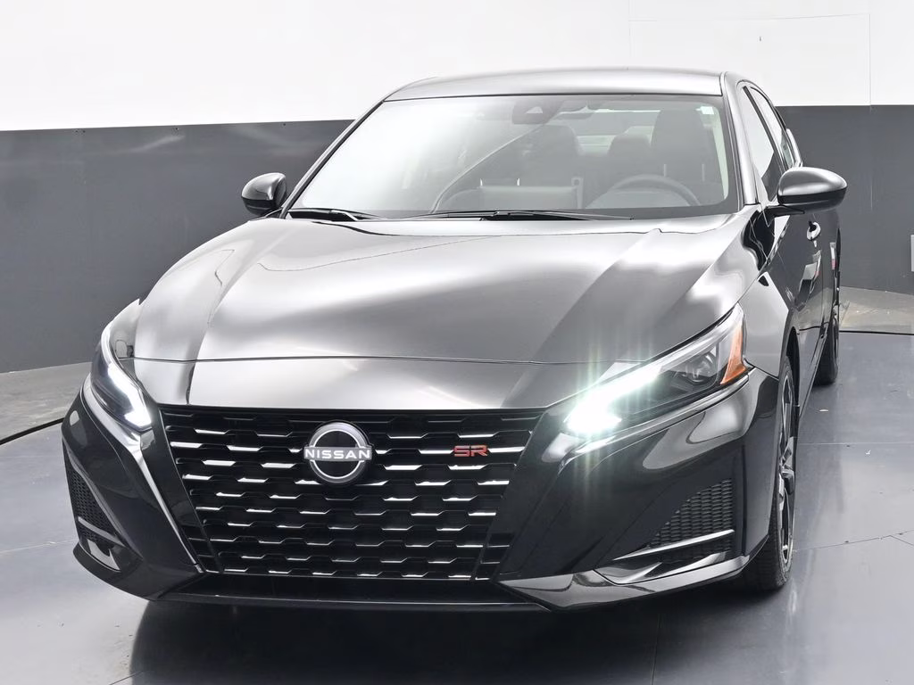 2026 Super Black Clearcoat Nissan Altima 2.5 SR FWD Sedan