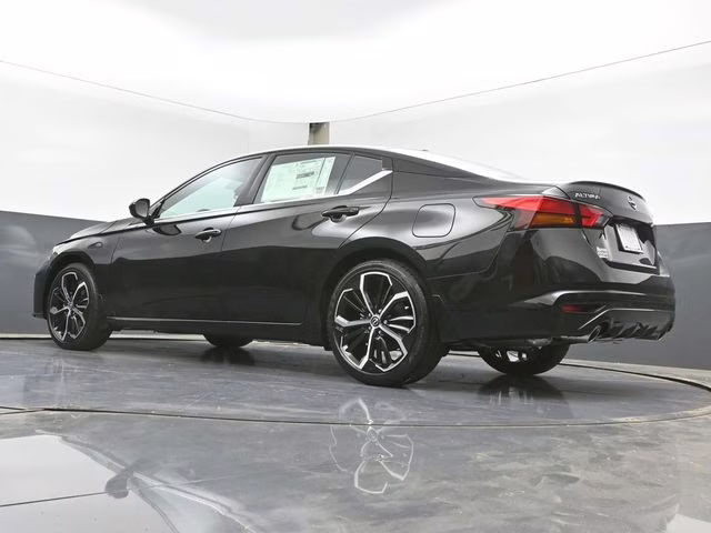 2026 Super Black Clearcoat Nissan Altima 2.5 SR FWD Sedan