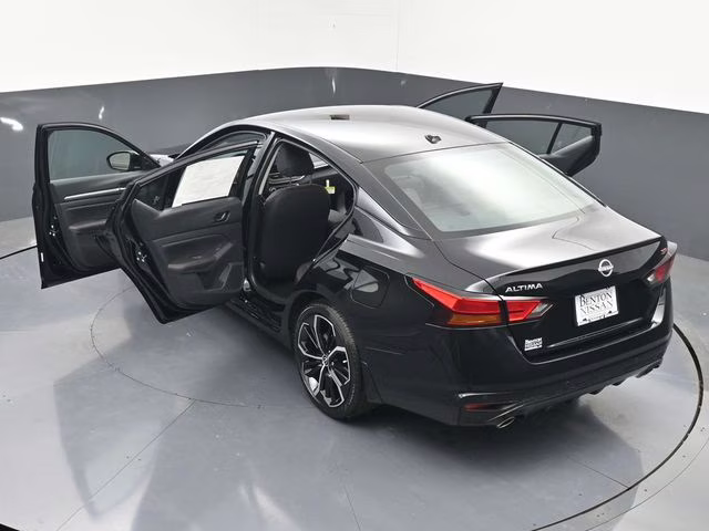 2026 Super Black Clearcoat Nissan Altima 2.5 SR FWD Sedan