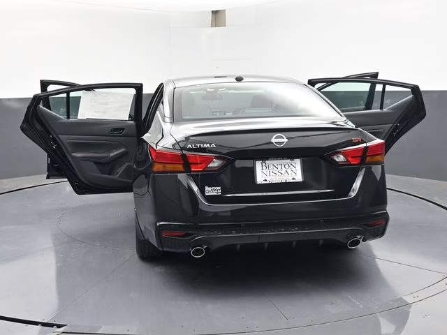 2026 Super Black Clearcoat Nissan Altima 2.5 SR FWD Sedan
