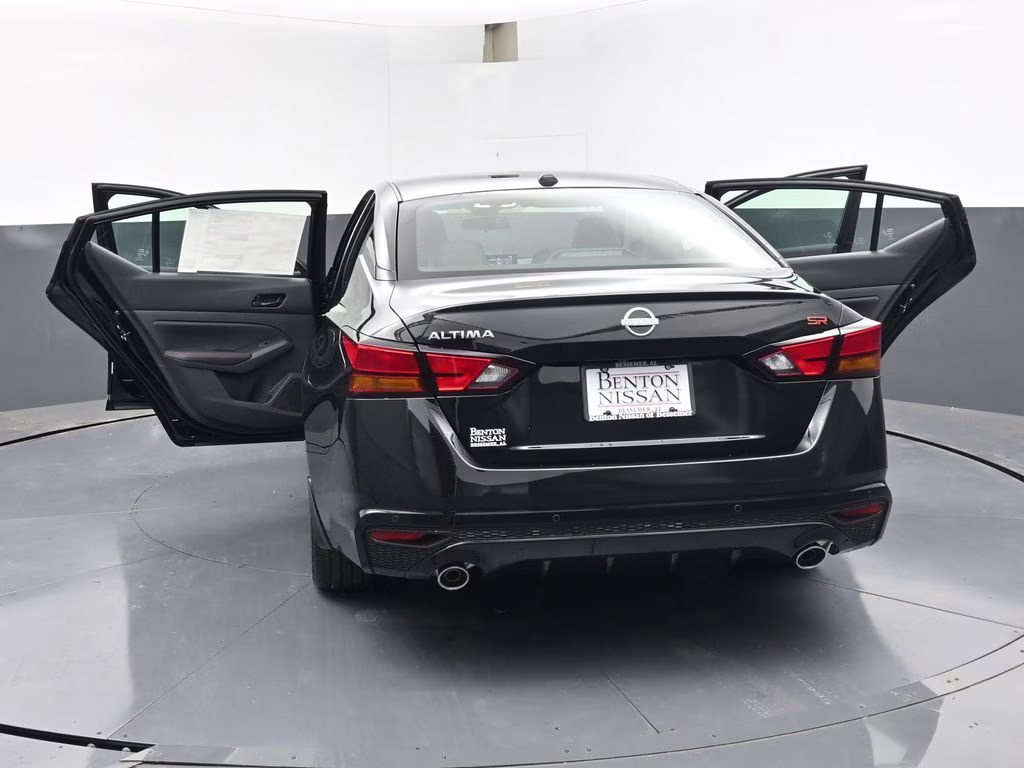 2026 Super Black Clearcoat Nissan Altima 2.5 SR FWD Sedan