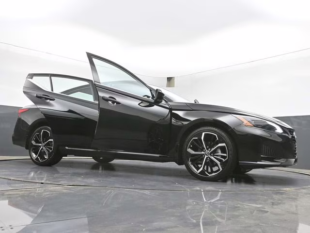 2026 Super Black Clearcoat Nissan Altima 2.5 SR FWD Sedan