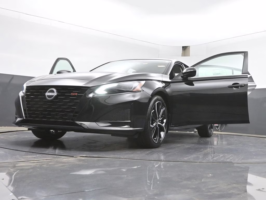 2026 Super Black Clearcoat Nissan Altima 2.5 SR FWD Sedan