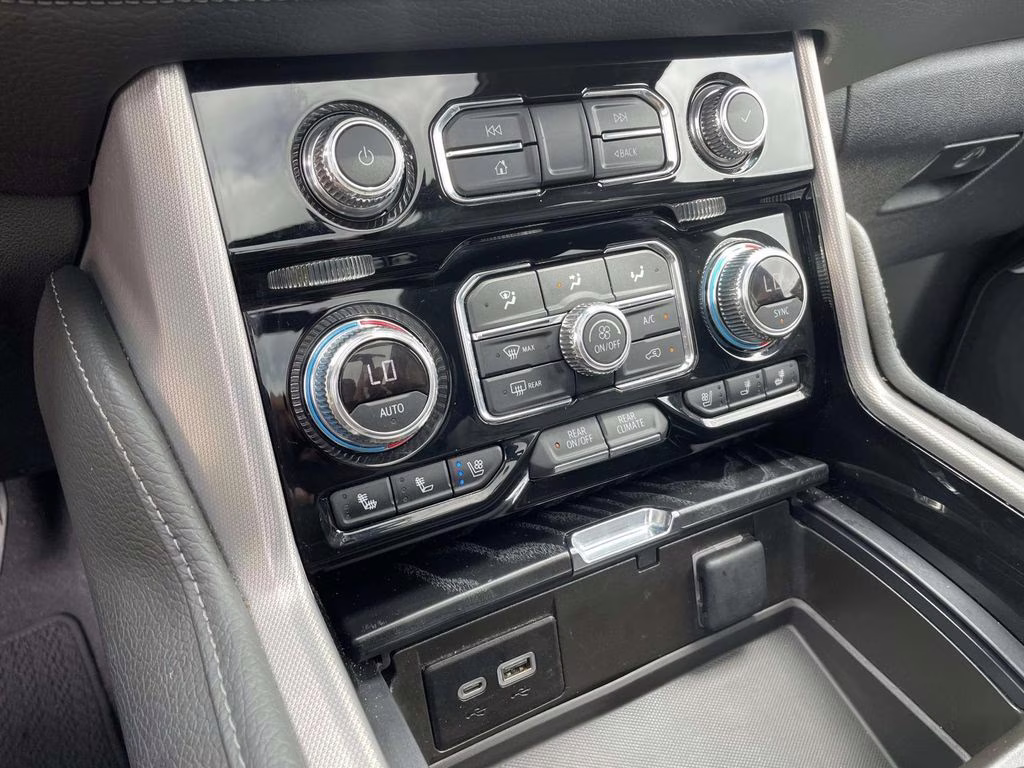 2024 Onyx Black GMC Yukon XL Denali 4X4 SUV