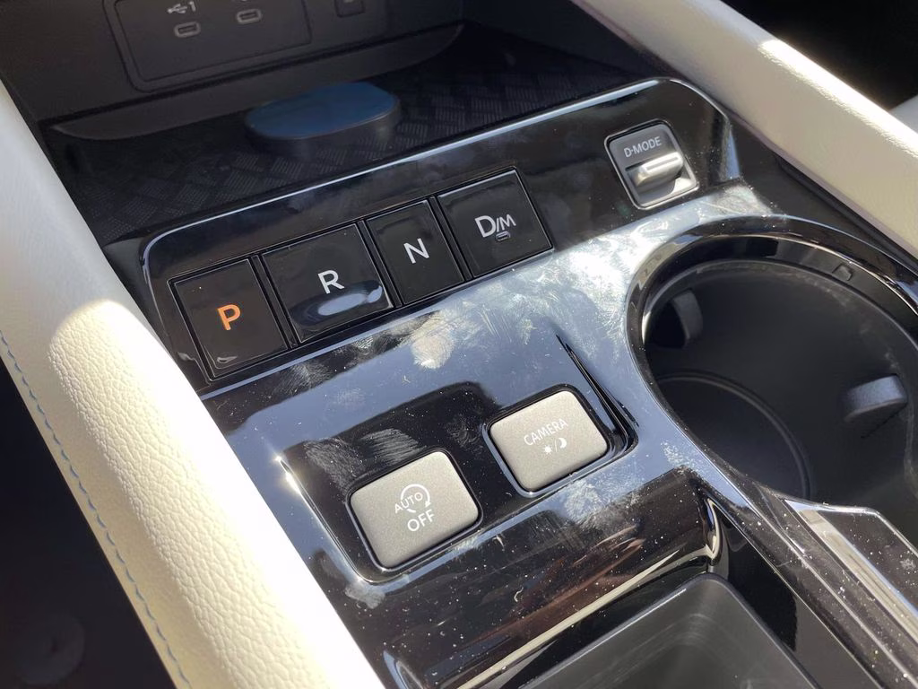 2026 Everest White Pearl/Black Nissan Murano Platinum AWD SUV