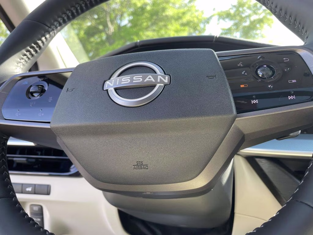 2026 Everest White Pearl/Black Nissan Murano Platinum AWD SUV