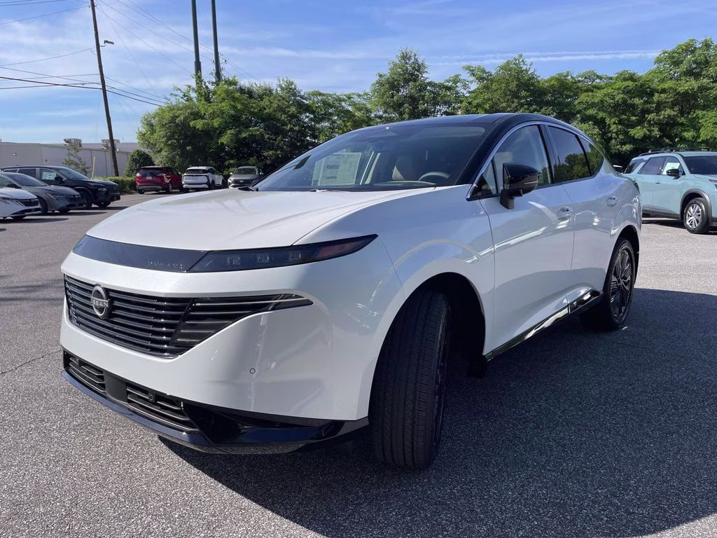2026 Everest White Pearl/Black Nissan Murano Platinum AWD SUV