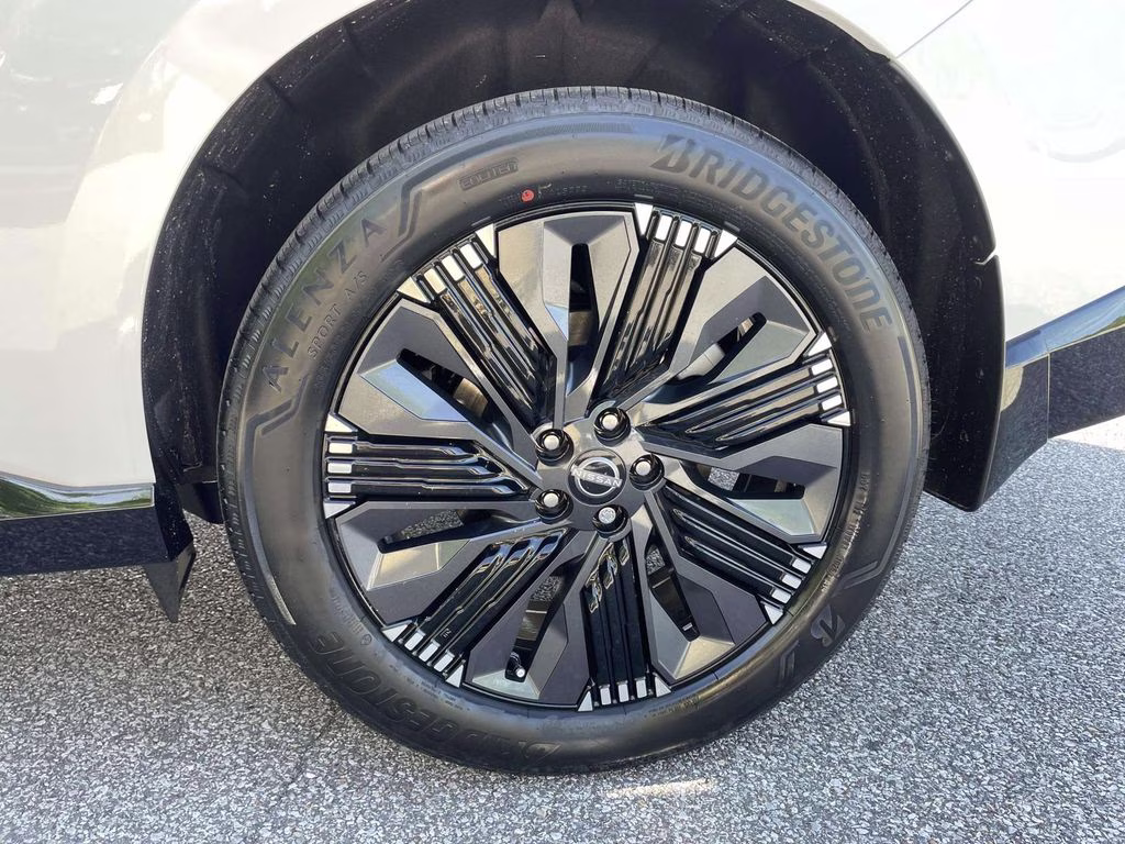 2026 Everest White Pearl/Black Nissan Murano Platinum AWD SUV