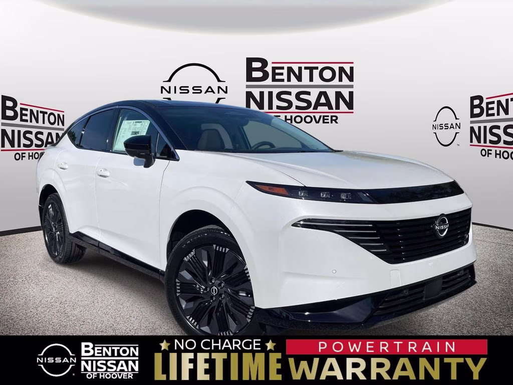 2026 Everest White Pearl/Black Nissan Murano Platinum AWD SUV