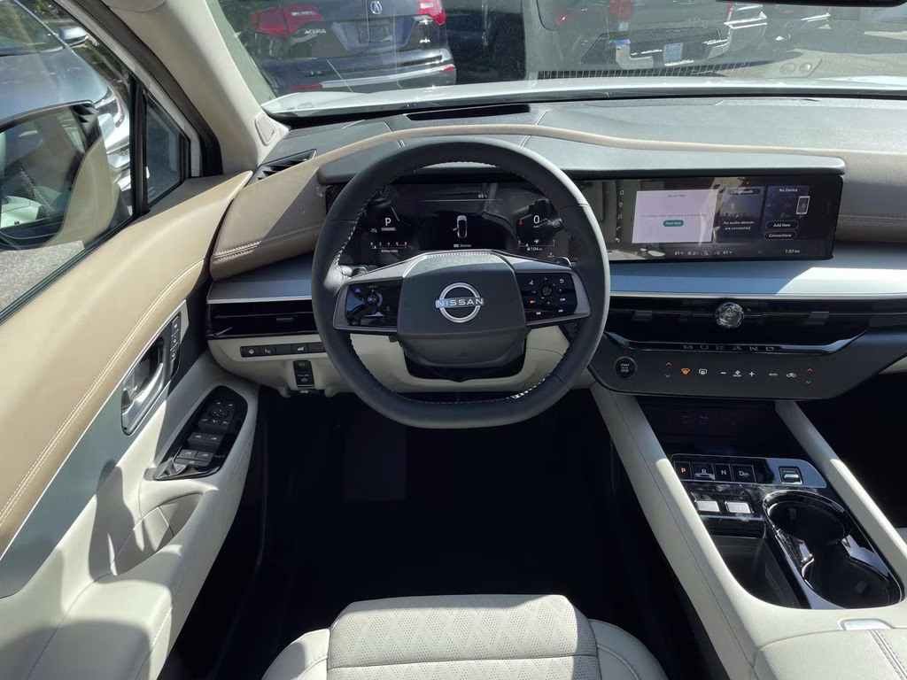 2026 Everest White Pearl/Black Nissan Murano Platinum AWD SUV