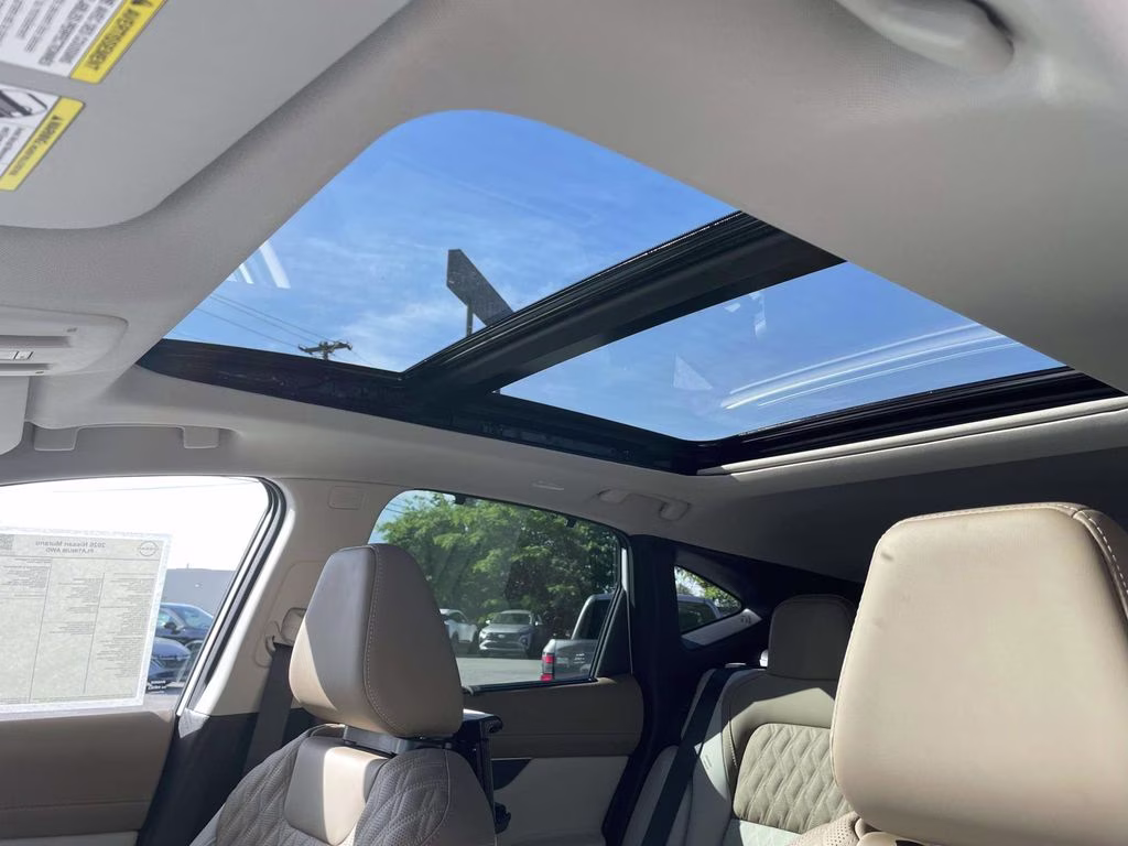 2026 Everest White Pearl/Black Nissan Murano Platinum AWD SUV