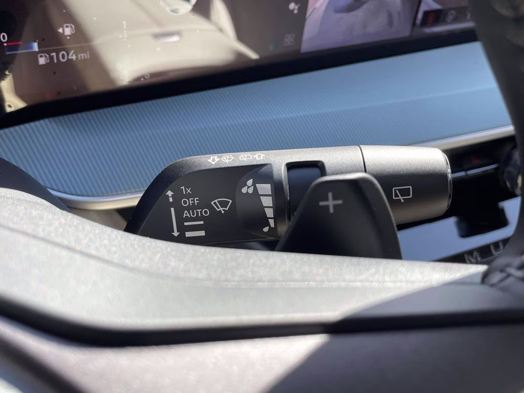 2026 Everest White Pearl/Black Nissan Murano Platinum AWD SUV
