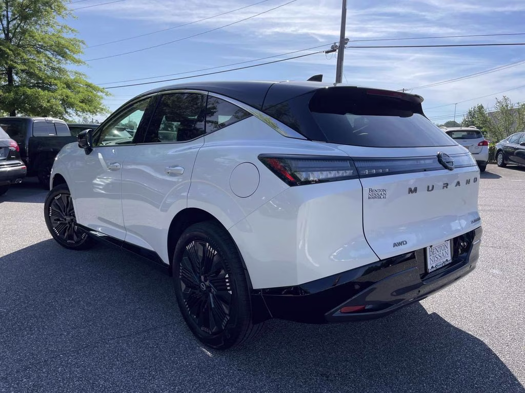 2026 Everest White Pearl/Black Nissan Murano Platinum AWD SUV