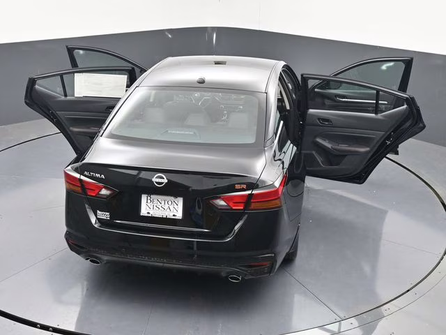 2026 Super Black Clearcoat Nissan Altima 2.5 SR FWD Sedan