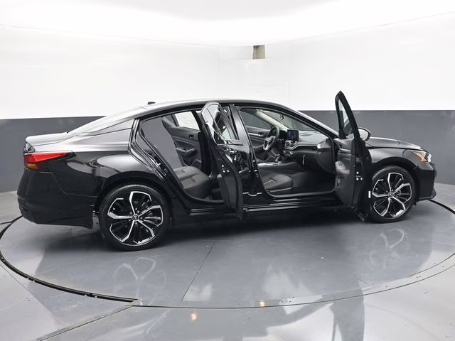 2026 Super Black Clearcoat Nissan Altima 2.5 SR FWD Sedan
