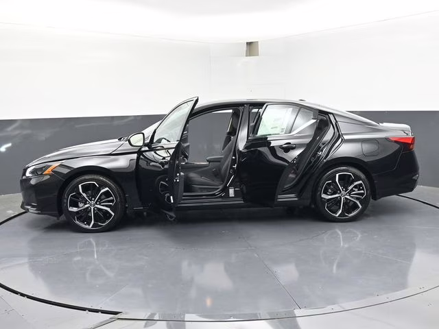 2026 Super Black Clearcoat Nissan Altima 2.5 SR FWD Sedan