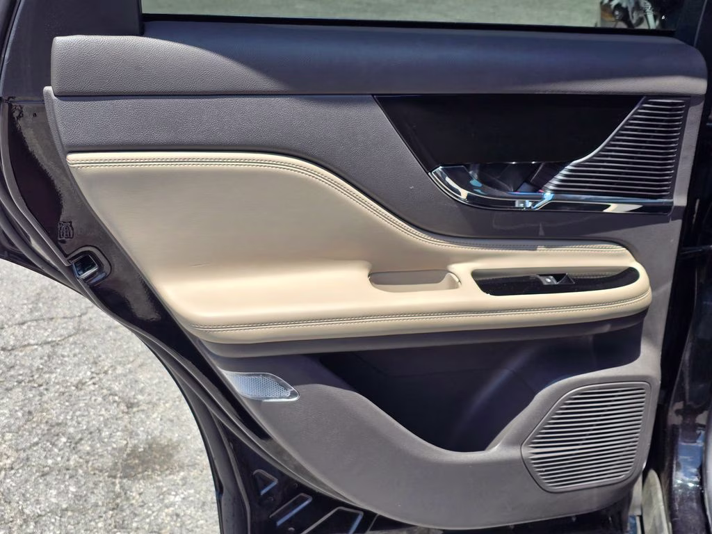 2022 Black Metallic Lincoln Corsair Standard FWD SUV