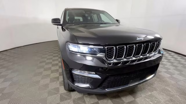2023 Diamond Black Crystal Pearlcoat Jeep Grand Cherokee 4xe 4X4 SUV