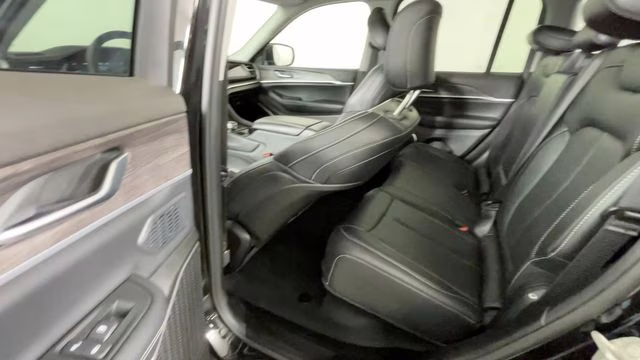 2023 Diamond Black Crystal Pearlcoat Jeep Grand Cherokee 4xe 4X4 SUV