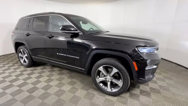 2023 Diamond Black Crystal Pearlcoat Jeep Grand Cherokee 4xe 4X4 SUV