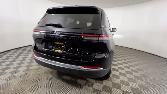 2023 Diamond Black Crystal Pearlcoat Jeep Grand Cherokee 4xe 4X4 SUV