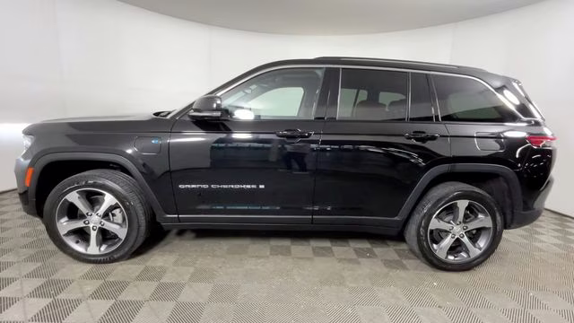 2023 Diamond Black Crystal Pearlcoat Jeep Grand Cherokee 4xe 4X4 SUV