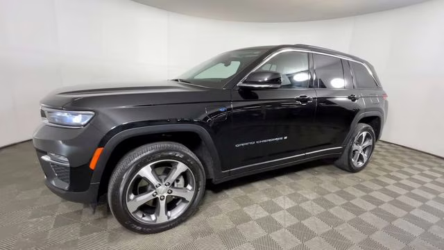 2023 Diamond Black Crystal Pearlcoat Jeep Grand Cherokee 4xe 4X4 SUV