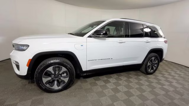 2022 Bright White Clearcoat Jeep Grand Cherokee 4xe 4X4 SUV