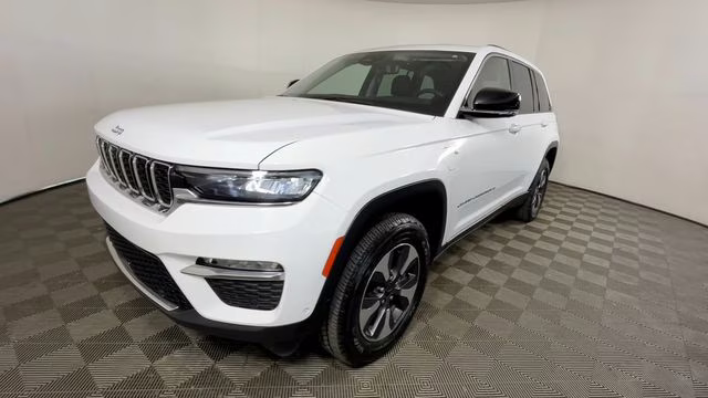 2022 Bright White Clearcoat Jeep Grand Cherokee 4xe 4X4 SUV