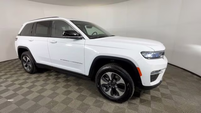 2022 Bright White Clearcoat Jeep Grand Cherokee 4xe 4X4 SUV
