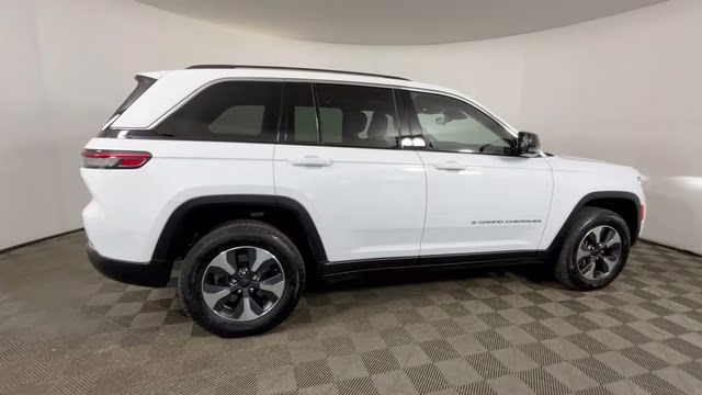 2022 Bright White Clearcoat Jeep Grand Cherokee 4xe 4X4 SUV