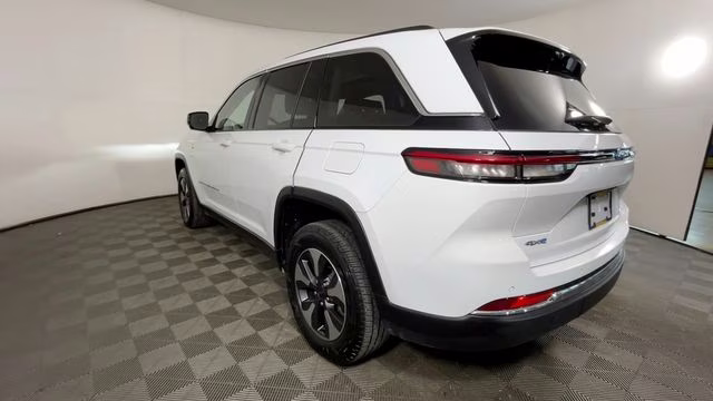 2022 Bright White Clearcoat Jeep Grand Cherokee 4xe 4X4 SUV