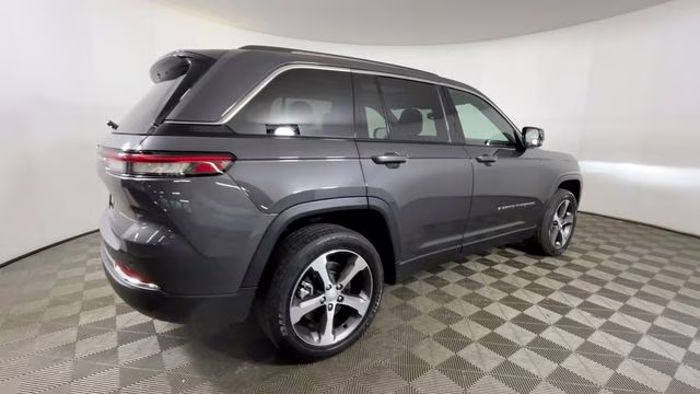 2023 Baltic Gray Metallic Clearcoat Jeep Grand Cherokee 4xe 4X4 SUV