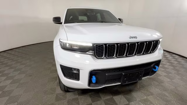 2023 Bright White Clearcoat Jeep Grand Cherokee Overland 4xe 4X4 SUV