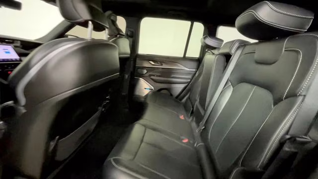 2023 Bright White Clearcoat Jeep Grand Cherokee Overland 4xe 4X4 SUV