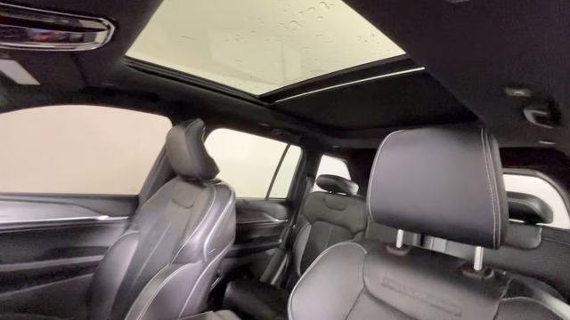 2023 Bright White Clearcoat Jeep Grand Cherokee Overland 4xe 4X4 SUV