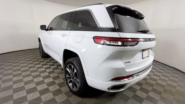 2023 Bright White Clearcoat Jeep Grand Cherokee Overland 4xe 4X4 SUV