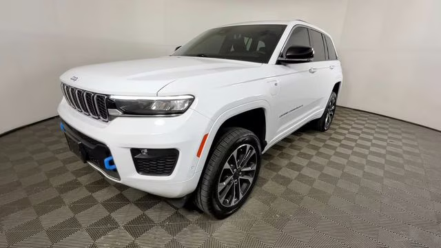2023 Bright White Clearcoat Jeep Grand Cherokee Overland 4xe 4X4 SUV