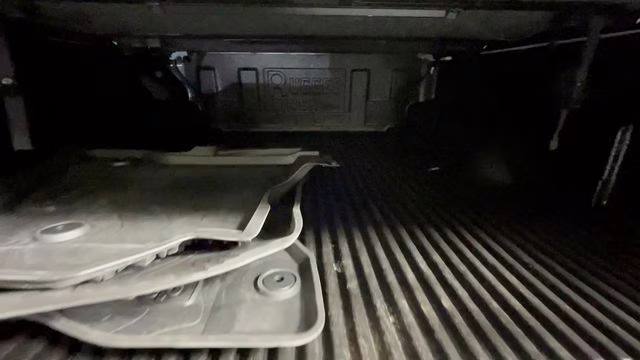 2022 Bright White Clearcoat Jeep Gladiator Altitude 4X4 Truck