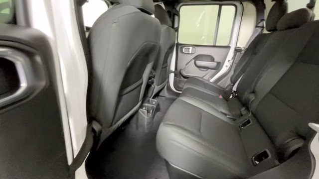 2022 Bright White Clearcoat Jeep Gladiator Altitude 4X4 Truck