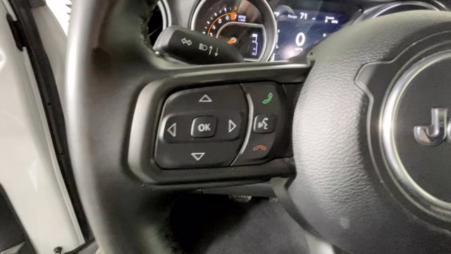 2022 Bright White Clearcoat Jeep Gladiator Altitude 4X4 Truck