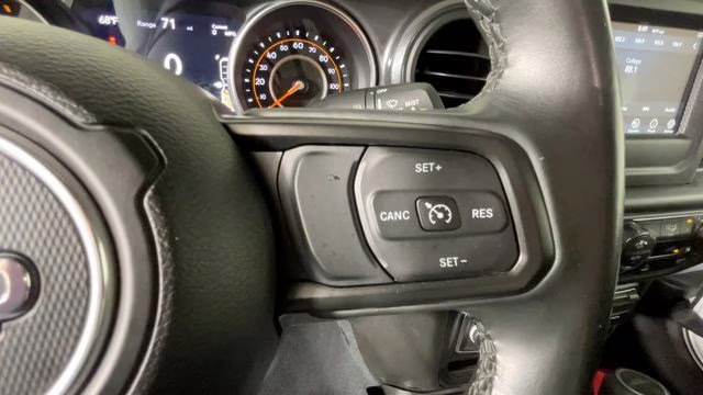 2022 Bright White Clearcoat Jeep Gladiator Altitude 4X4 Truck