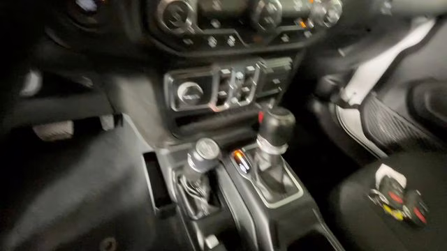 2022 Bright White Clearcoat Jeep Gladiator Altitude 4X4 Truck