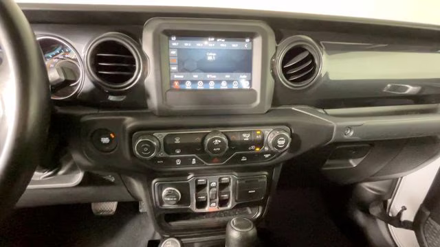 2022 Bright White Clearcoat Jeep Gladiator Altitude 4X4 Truck