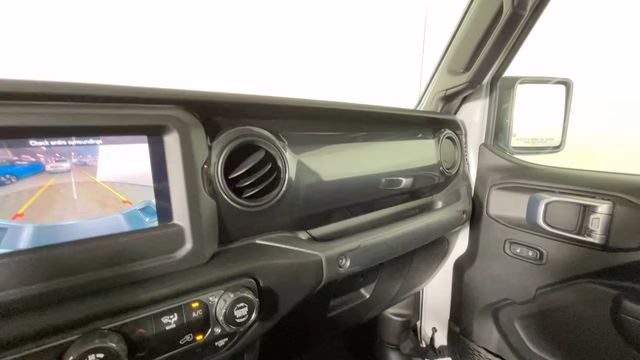 2022 Bright White Clearcoat Jeep Gladiator Altitude 4X4 Truck