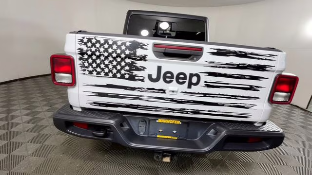 2022 Bright White Clearcoat Jeep Gladiator Altitude 4X4 Truck