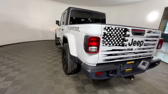 2022 Bright White Clearcoat Jeep Gladiator Altitude 4X4 Truck